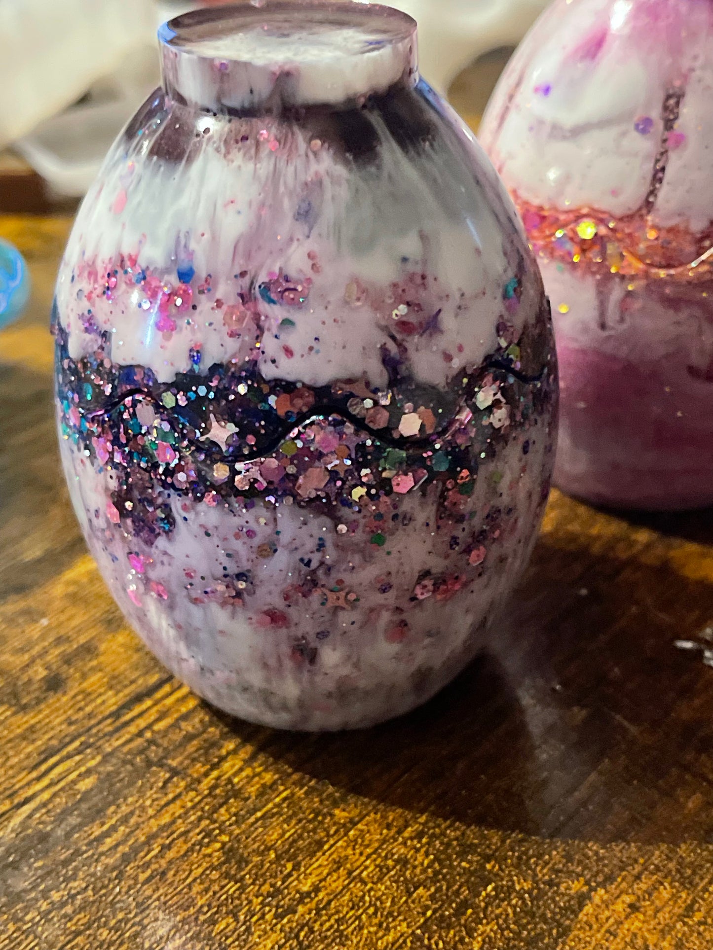 Customizable decorative egg